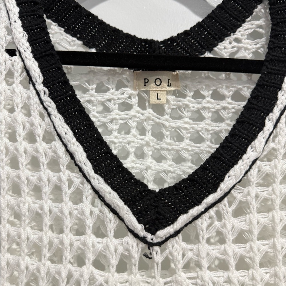 POL Black and White Crochet V-Neck Top NWOT - Picture 2 of 2